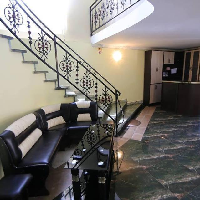 Hotel Tedi 克瓦雷利 外观 照片
