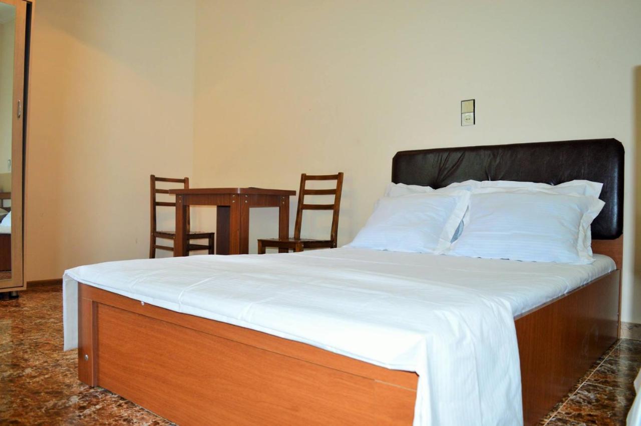 Hotel Tedi 克瓦雷利 外观 照片