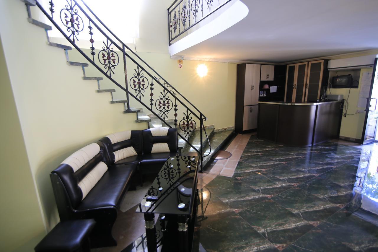 Hotel Tedi 克瓦雷利 外观 照片