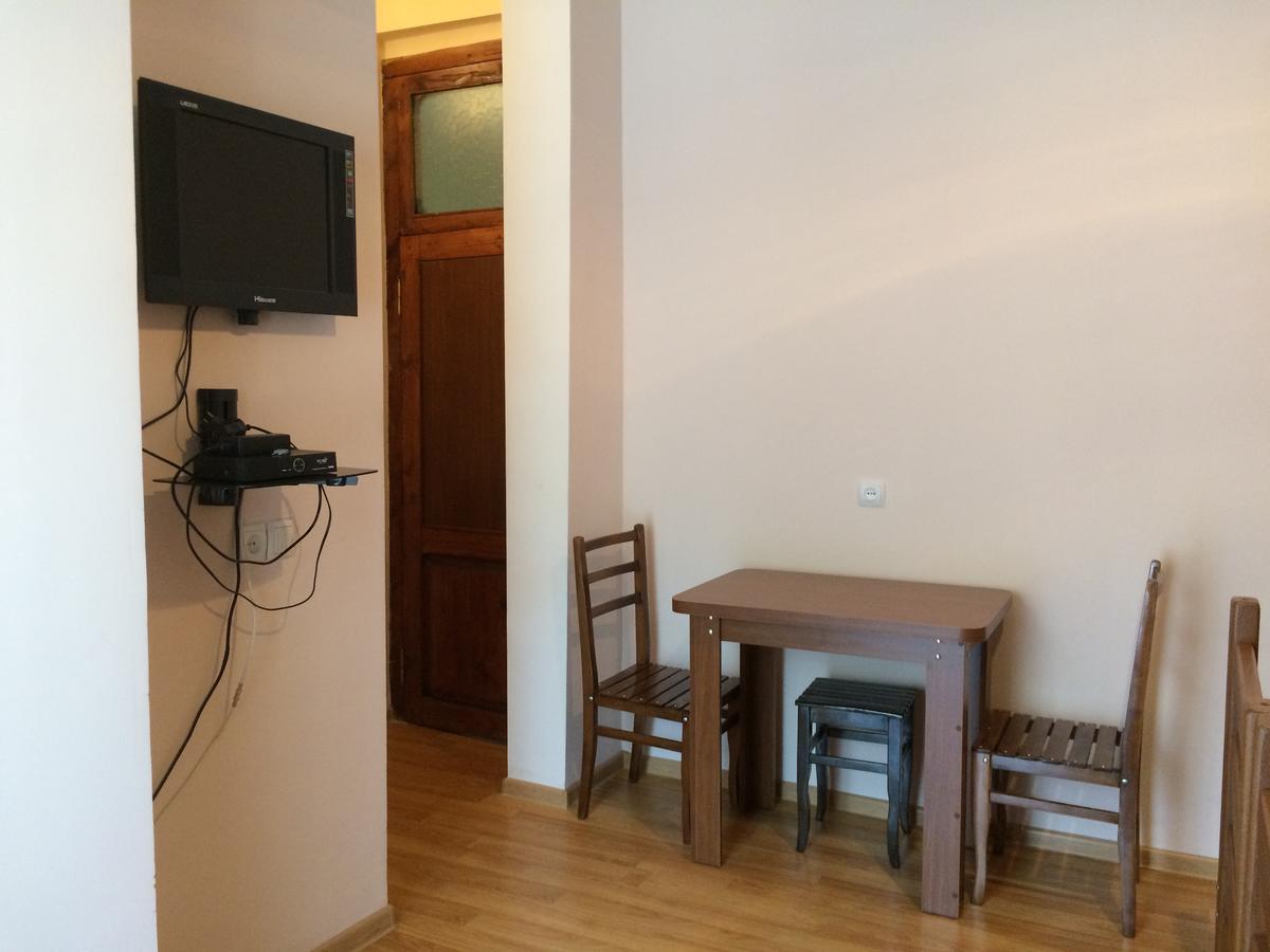 Hotel Tedi 克瓦雷利 外观 照片