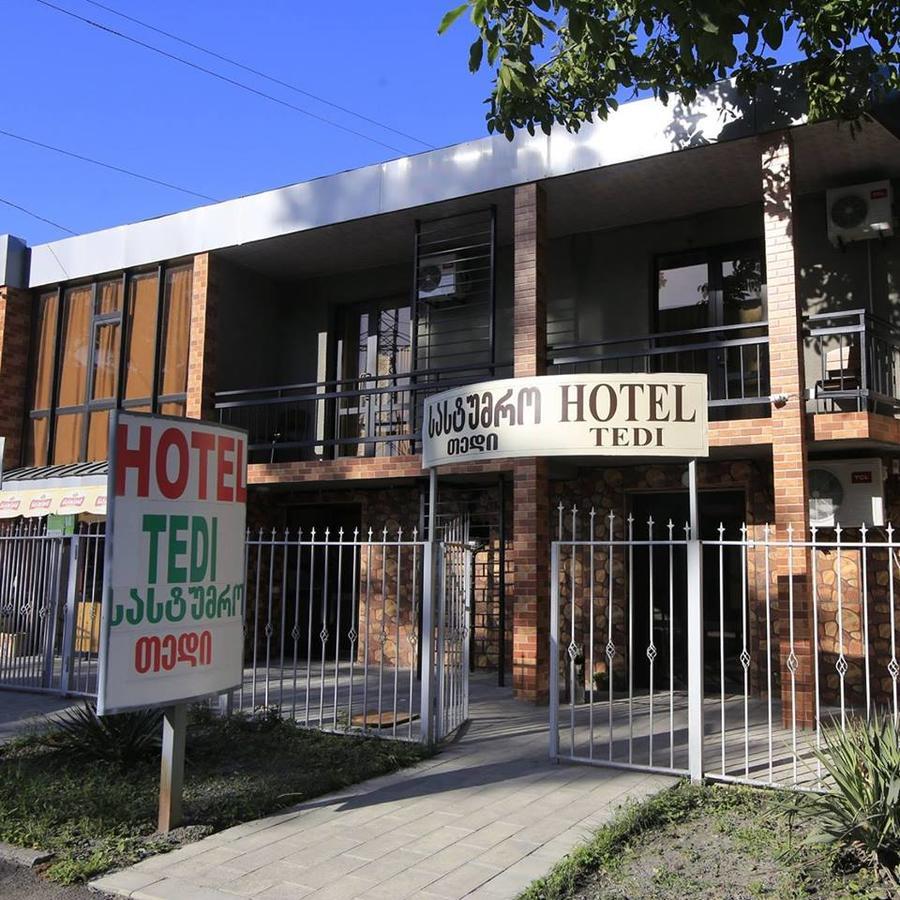 Hotel Tedi 克瓦雷利 外观 照片
