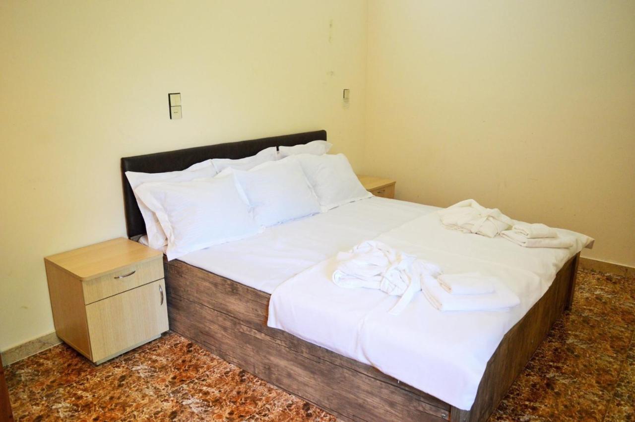 Hotel Tedi 克瓦雷利 外观 照片