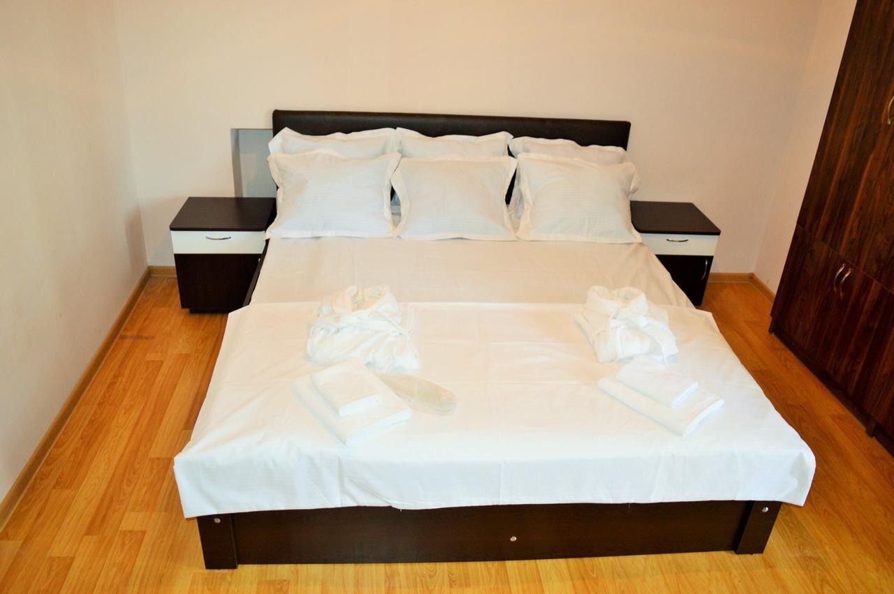 Hotel Tedi 克瓦雷利 外观 照片