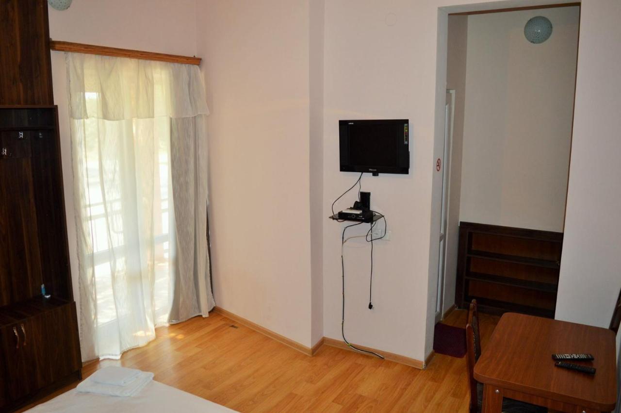 Hotel Tedi 克瓦雷利 外观 照片